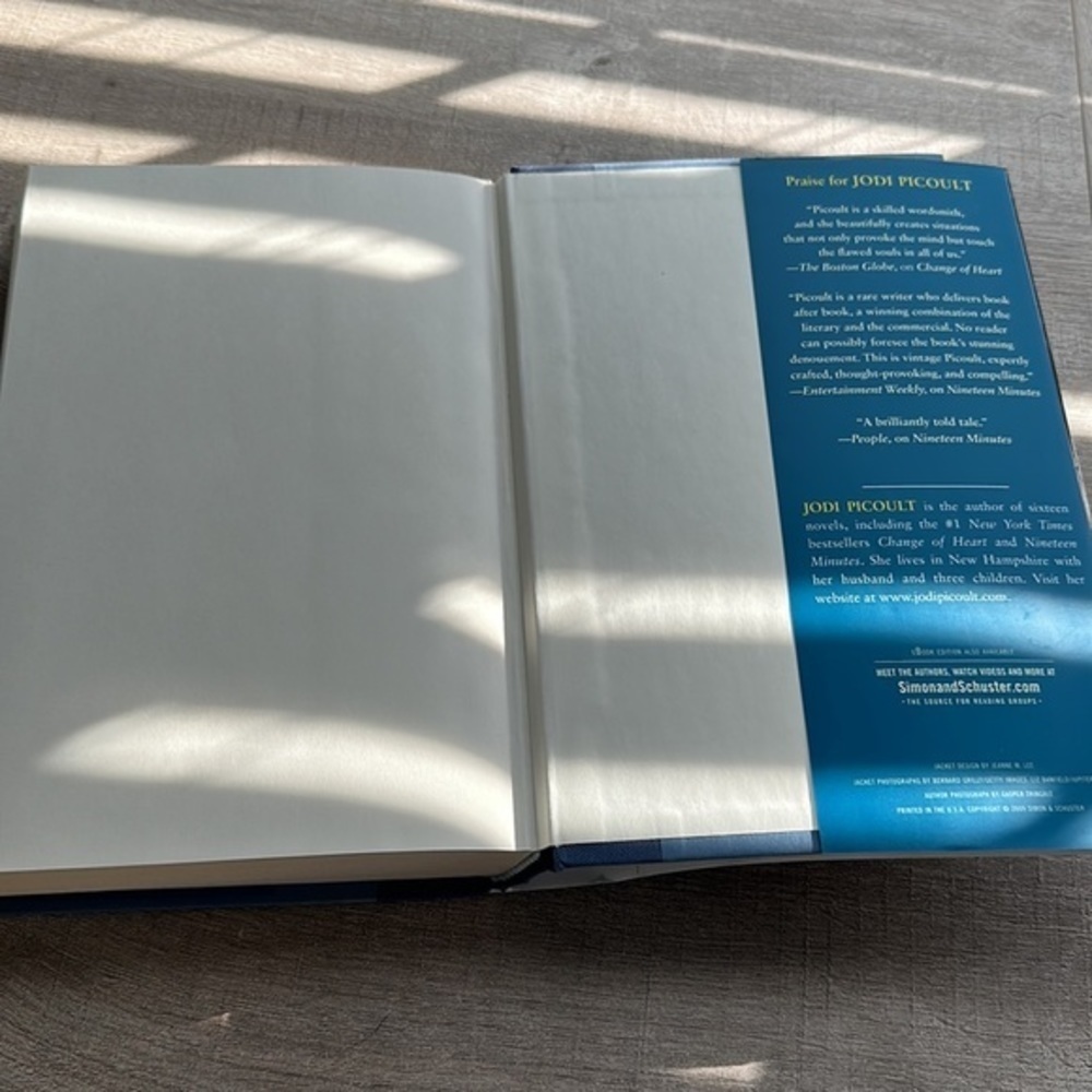 “Handle with Care”hardcover book by bestselling author Jodi Picoult NEVER OPENED - Picture 6 of 6